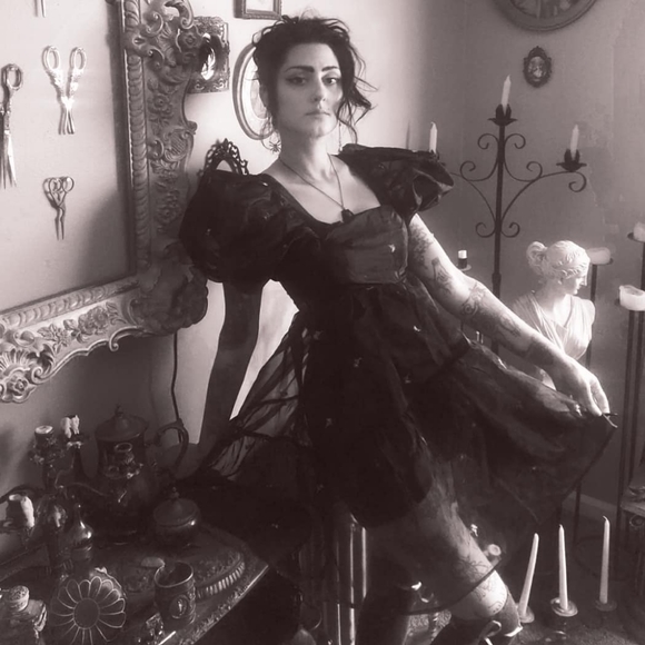 Meet your Posher, Michelle - Picture 1 of 2